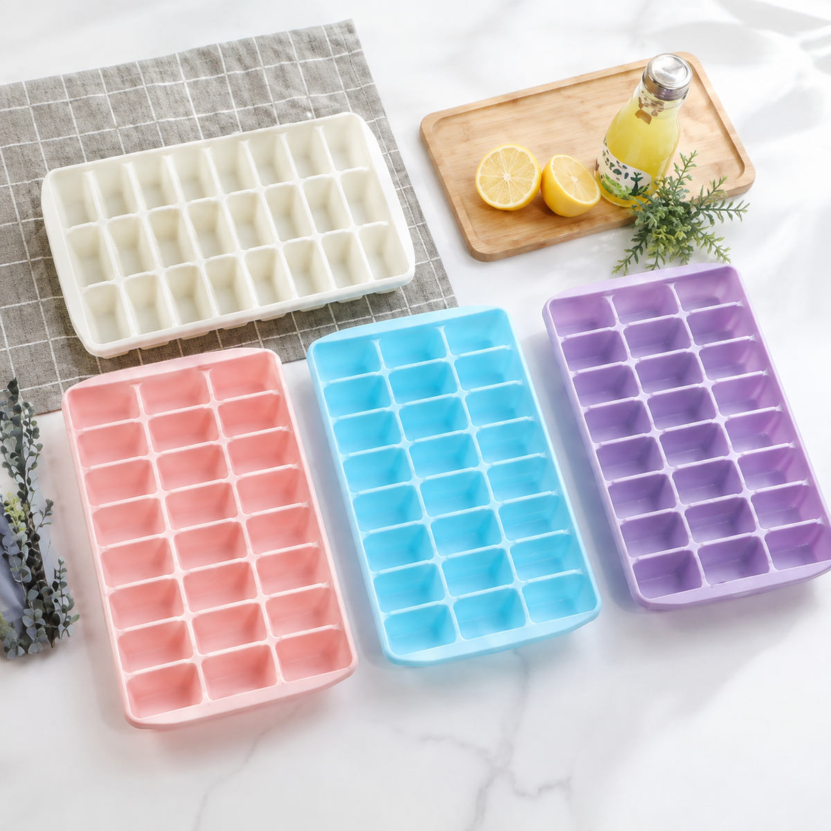 Assorted Plastic Ice Cube Tray With Cover 18x1