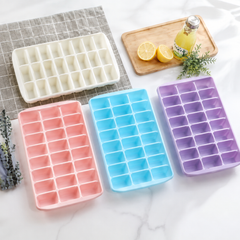 Assorted Plastic Ice Cube Tray With Cover 18x1