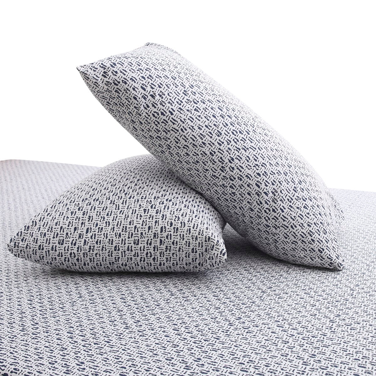 Seamless Texture Double Bed Sheet – 90x100 Inches with 2 Pillow Covers - Habitt