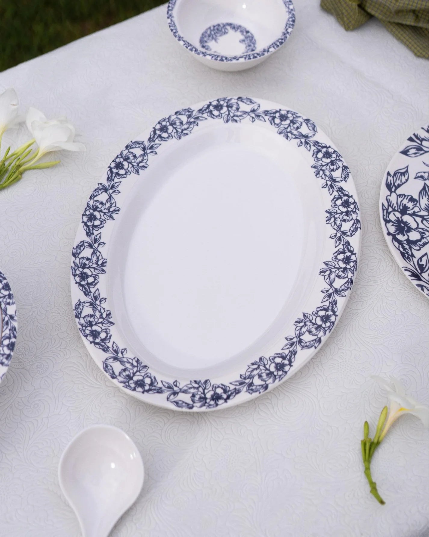 Azure Blossom Dinner Set – Timeless Floral Elegance for Refined Dining (22 / 30 / 43 PCS) - Habitt