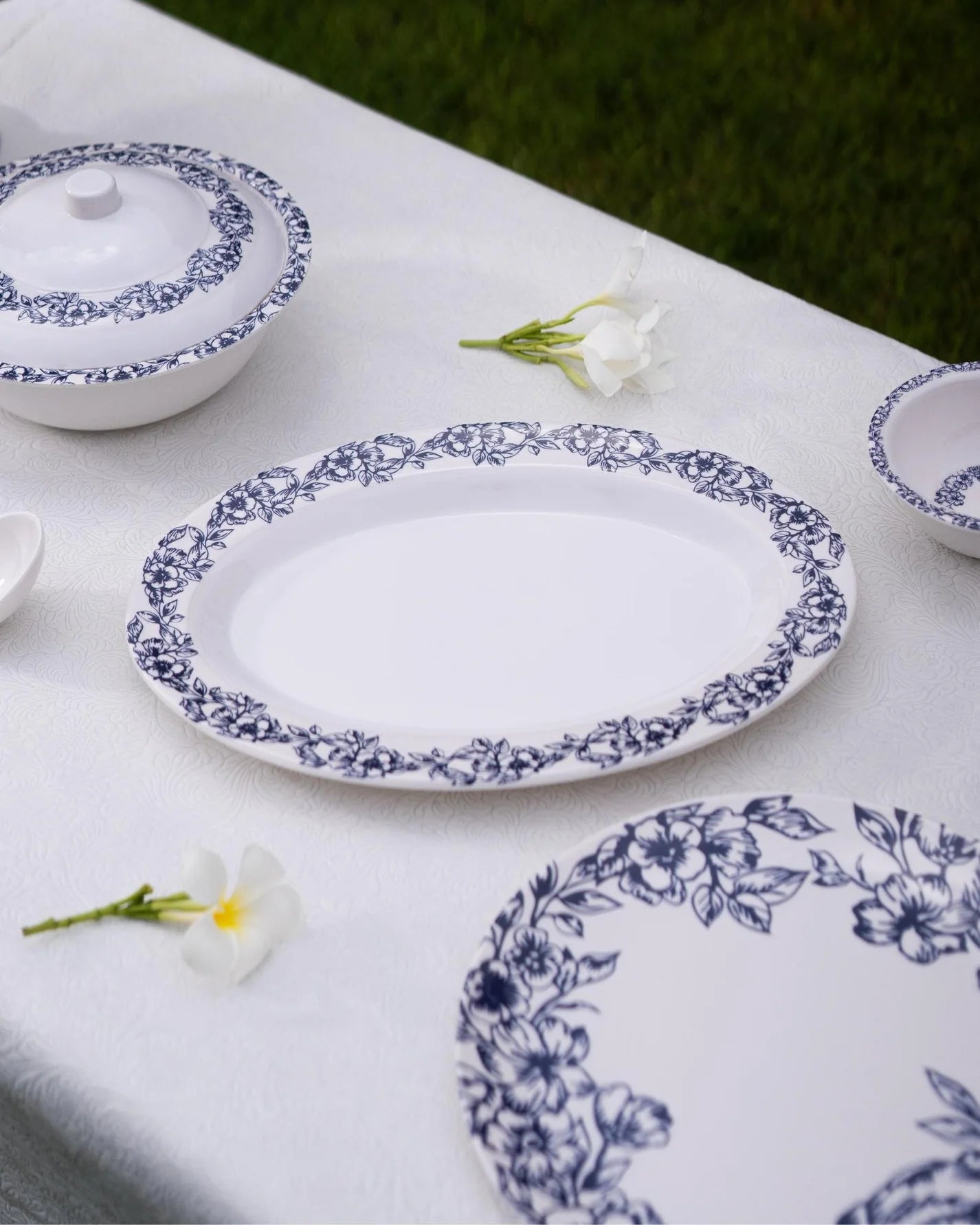 Azure Blossom Dinner Set – Timeless Floral Elegance for Refined Dining (22 / 30 / 43 PCS) - Habitt
