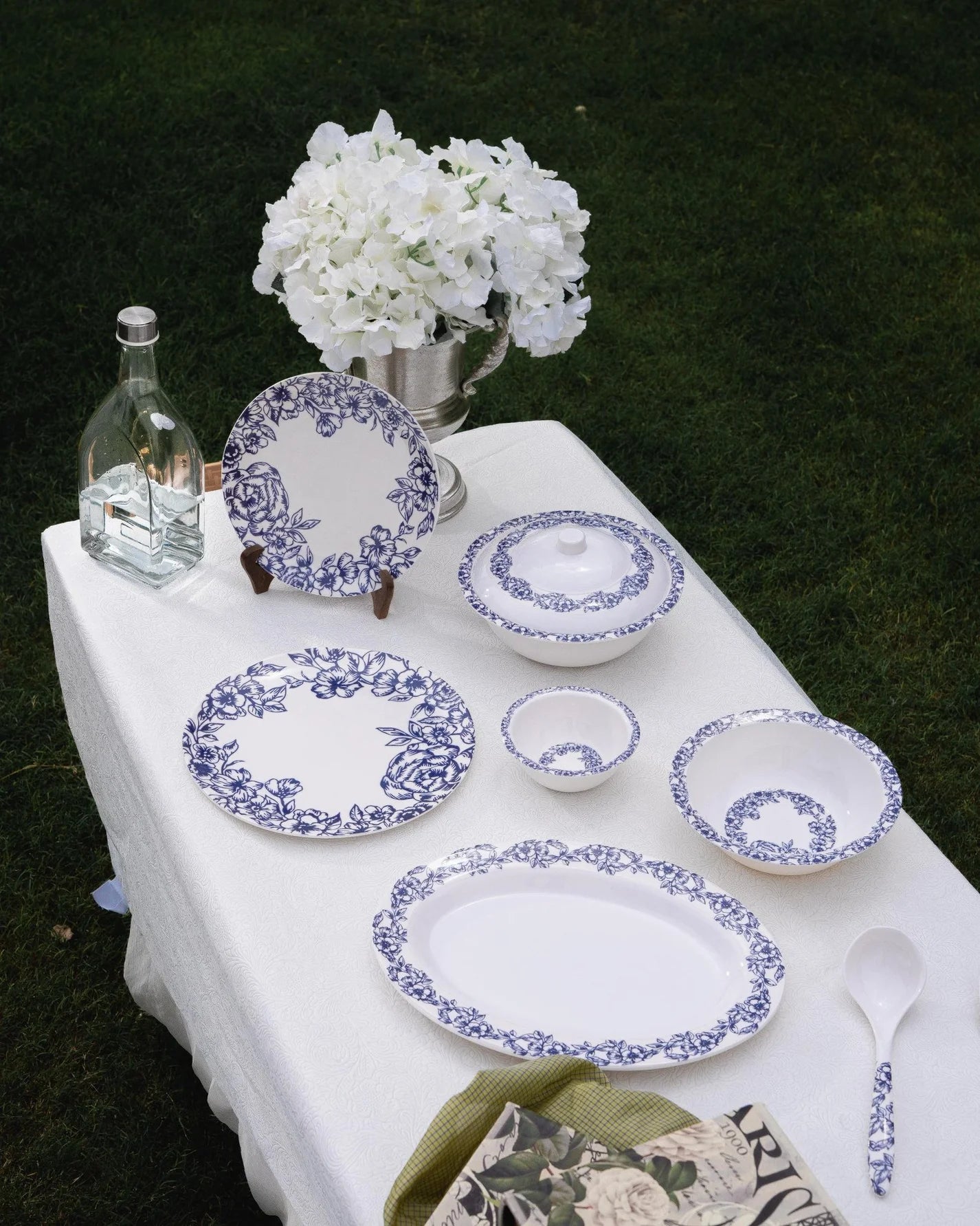 Azure Blossom Dinner Set – Timeless Floral Elegance for Refined Dining (22 / 30 / 43 PCS) - Habitt