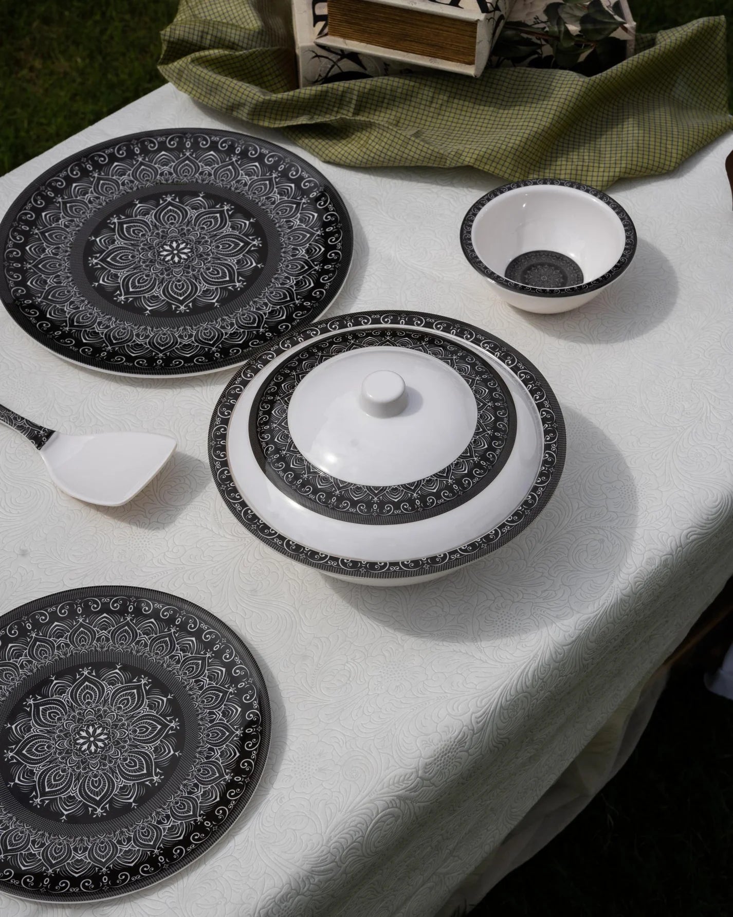 Noir Chic Dinner Set – Modern Mandala Elegance for Sophisticated Dining (22 / 30 / 43 PCS) - Habitt