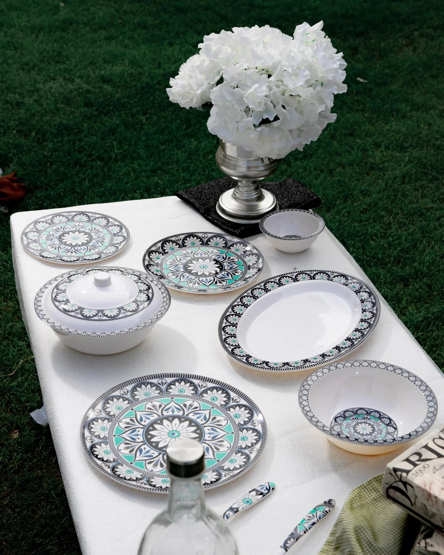 Ebony Symphony Dinner Set – Harmonious Elegance in Black, White & Teal (22 / 30 / 43 PCS) - Habitt