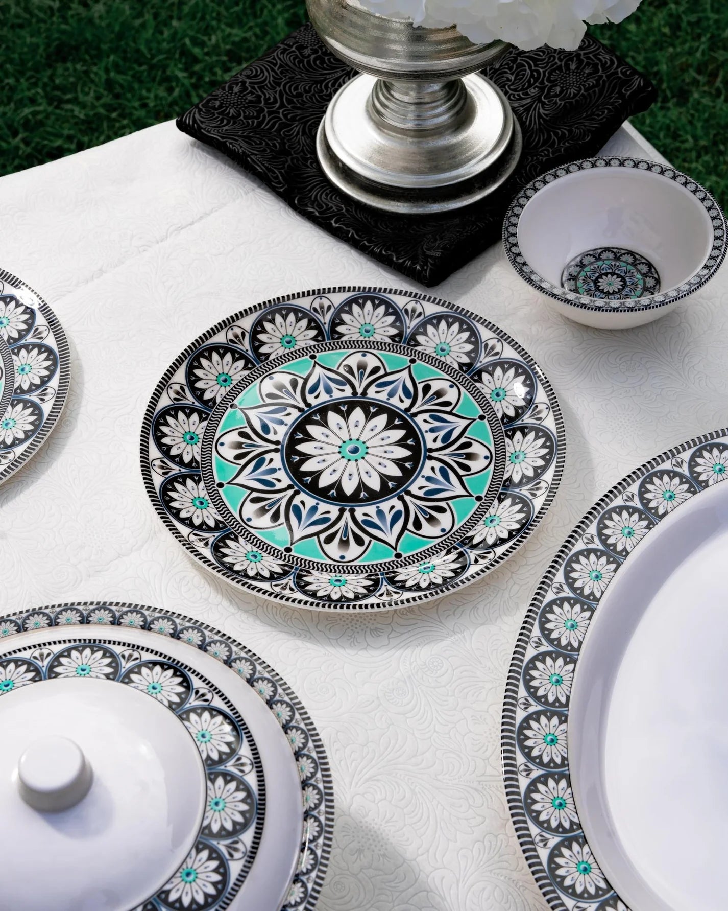 Ebony Symphony Dinner Set – Harmonious Elegance in Black, White & Teal (22 / 30 / 43 PCS) - Habitt